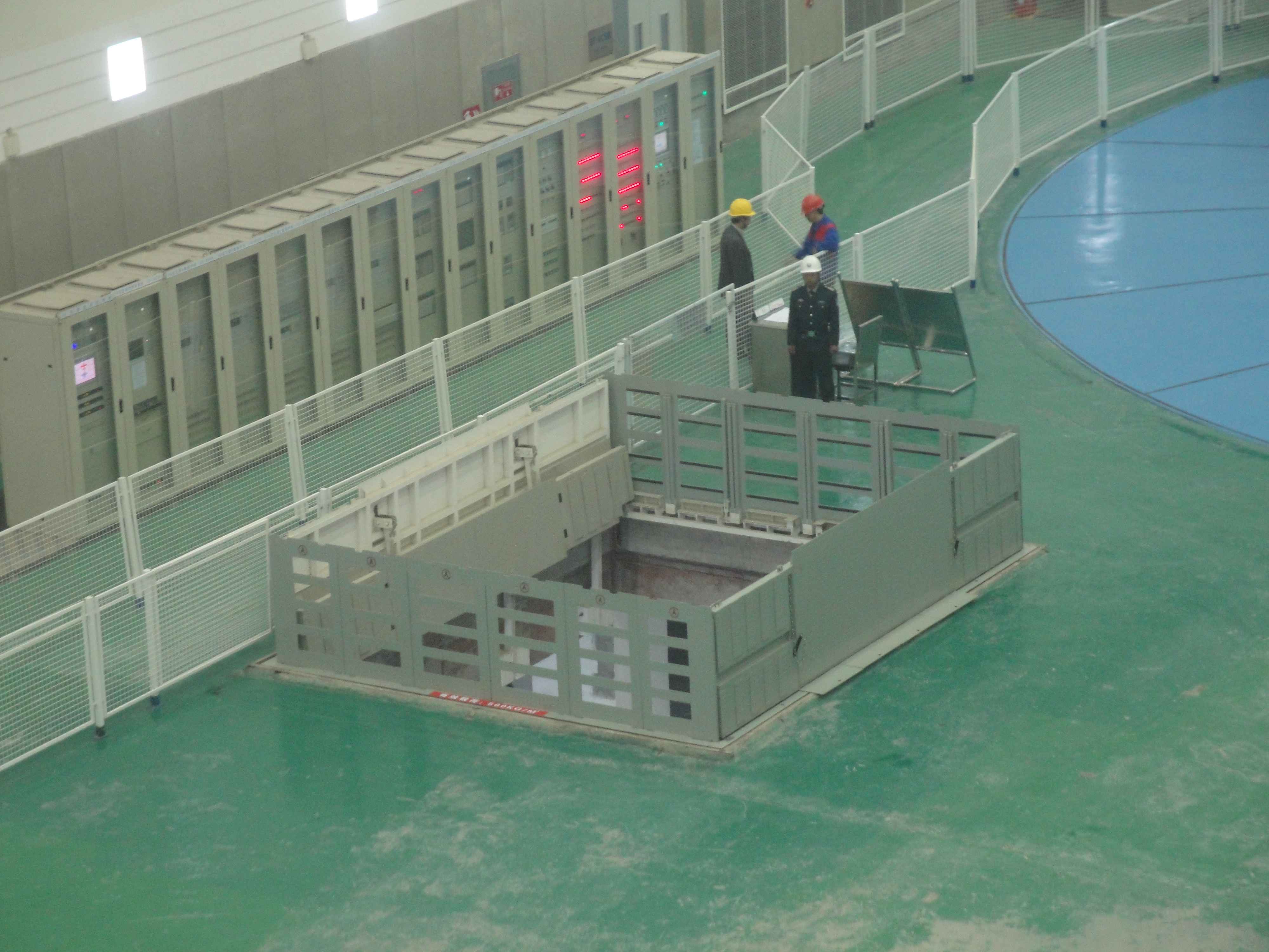 安全省力型设备吊装口—折叠式重锤平衡结构